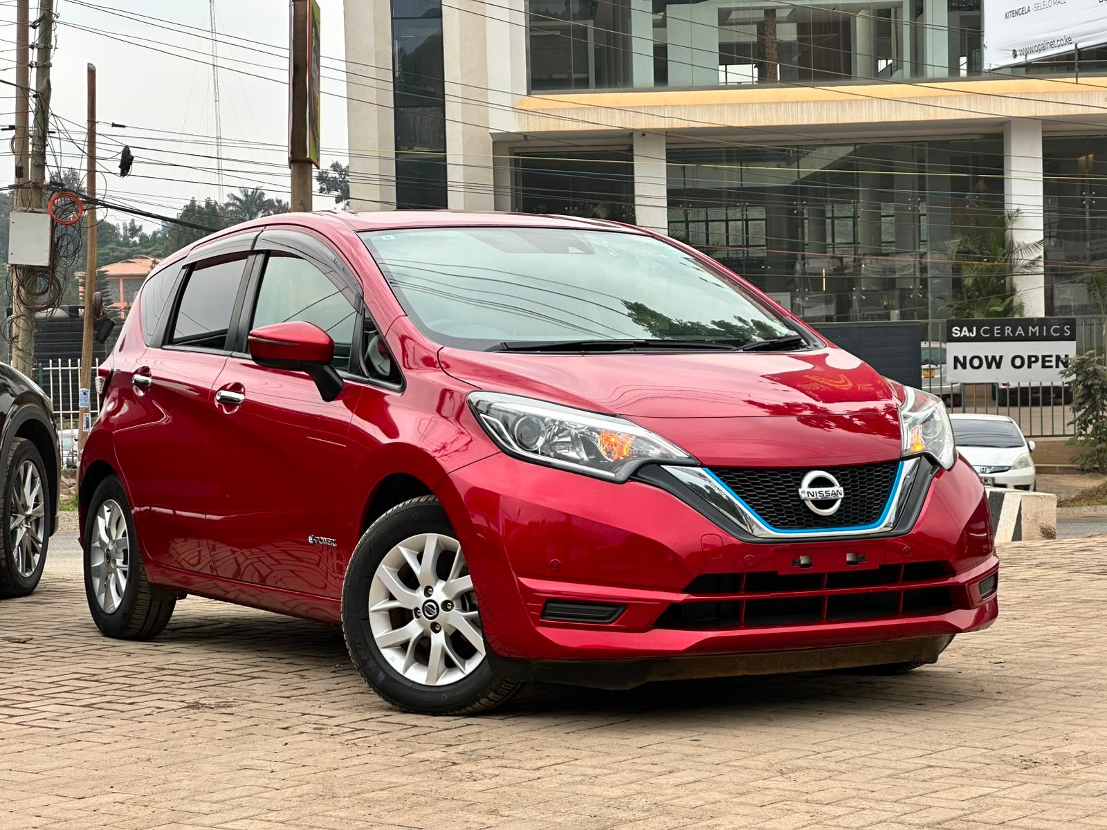 2019 Nissan Note E-power - view 2