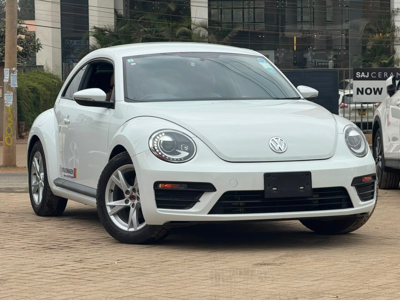 2019 Volkswagen Beetle - view 2