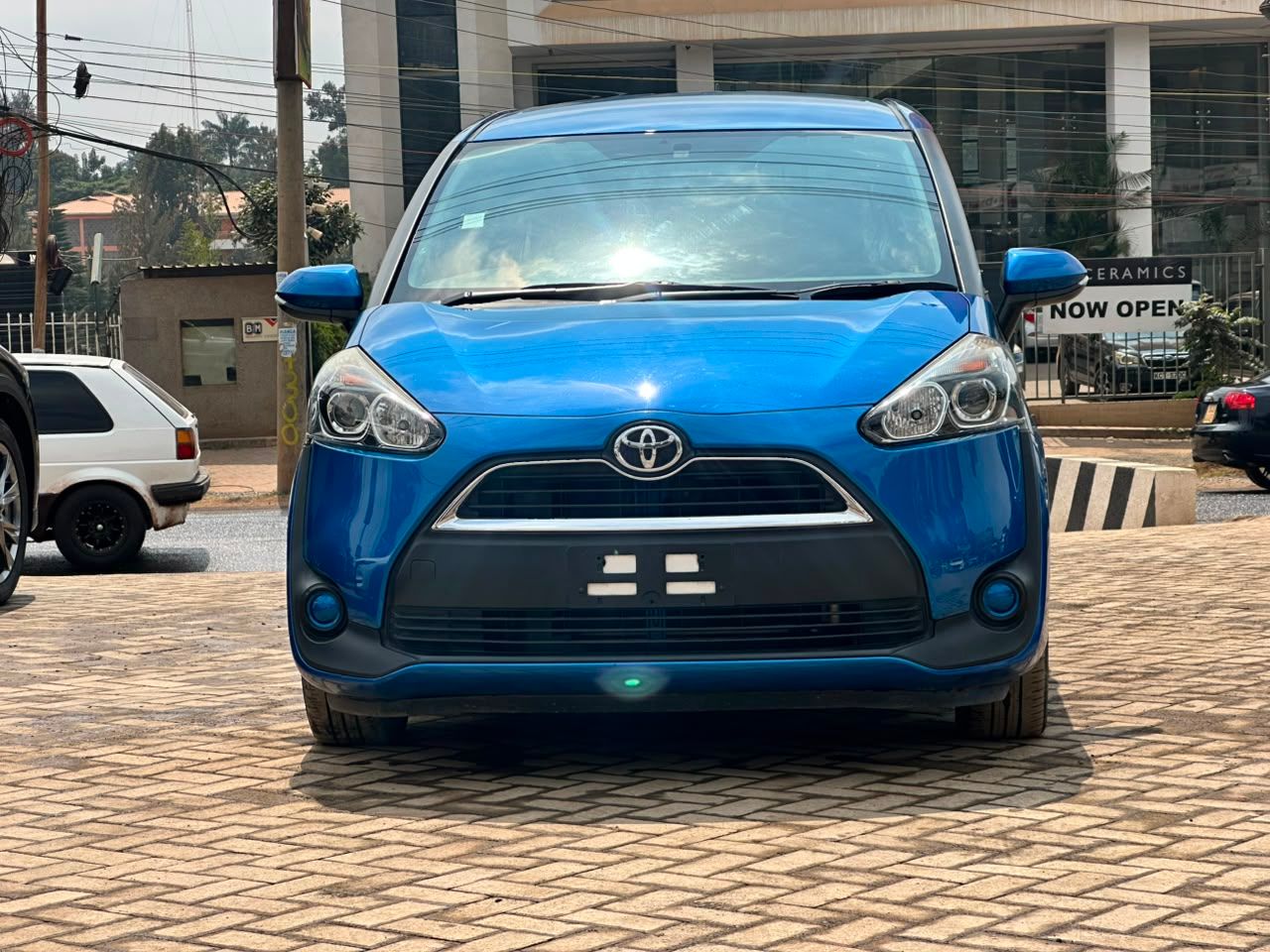 2018 Toyota Sienta Non Hybrid - view 3