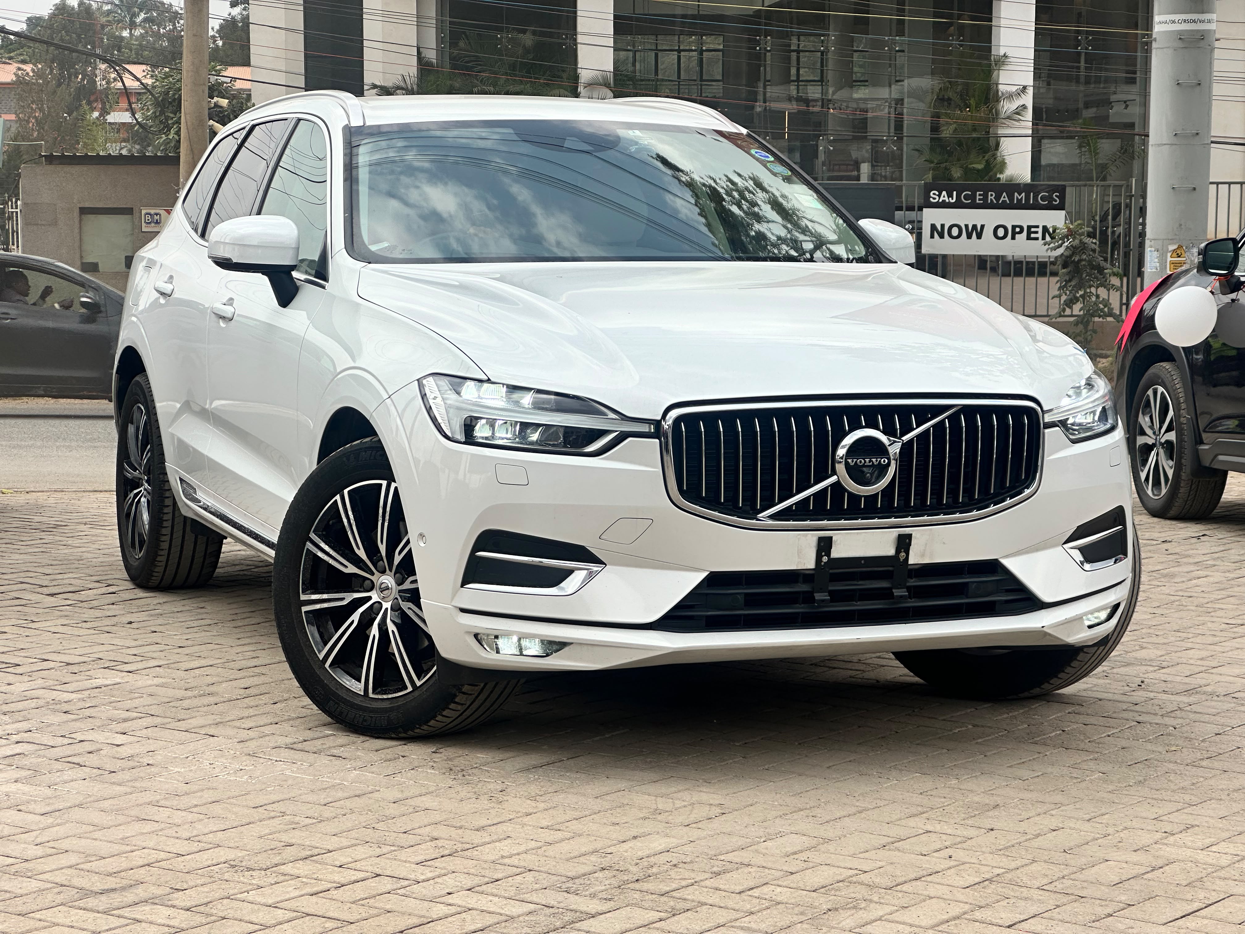 2020 Volvo XC60 D4 inscription thumbnail 2
