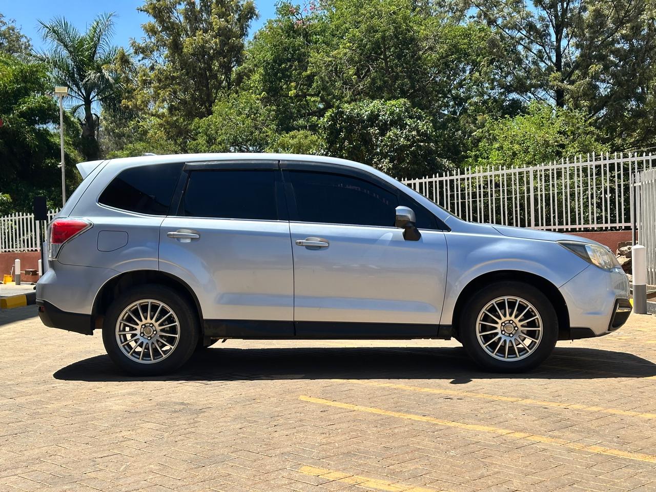 2015 Subaru Forester thumbnail 4