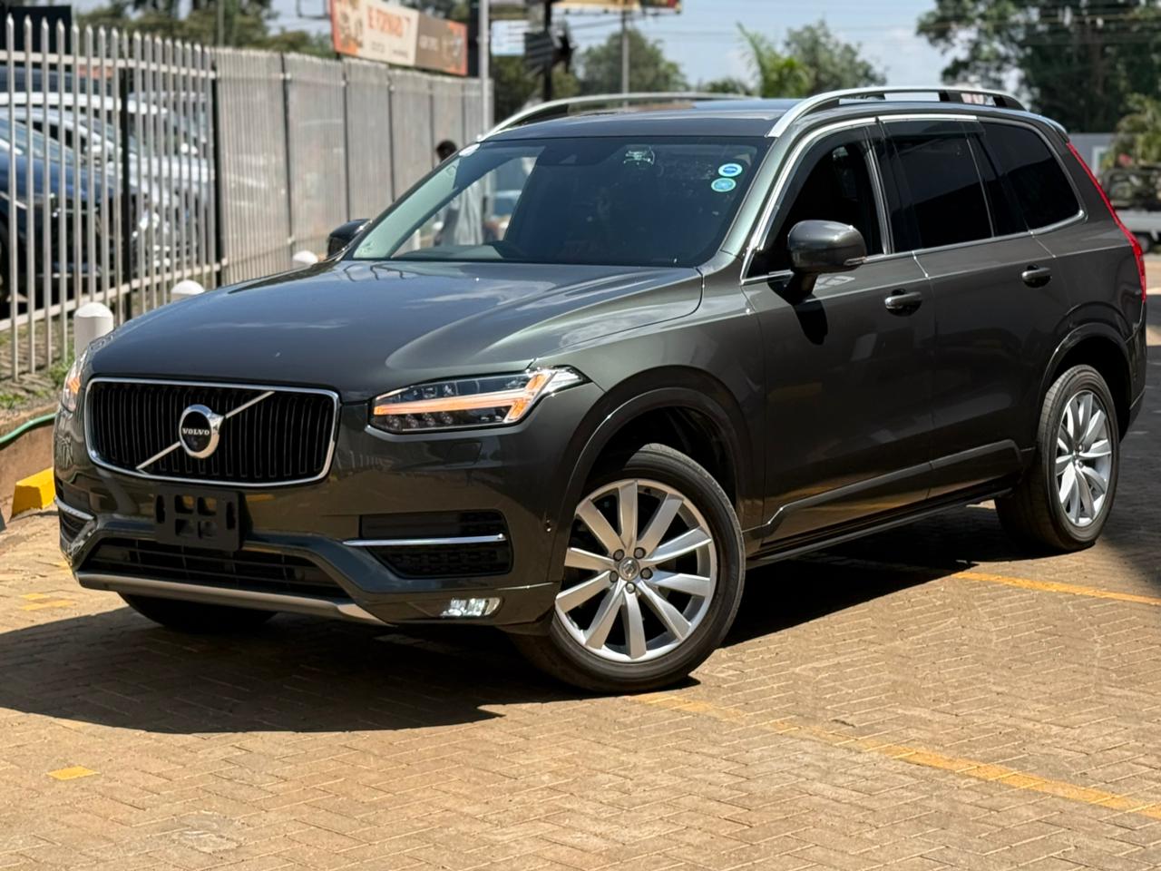 2019 Volvo XC90 T5 thumbnail 5