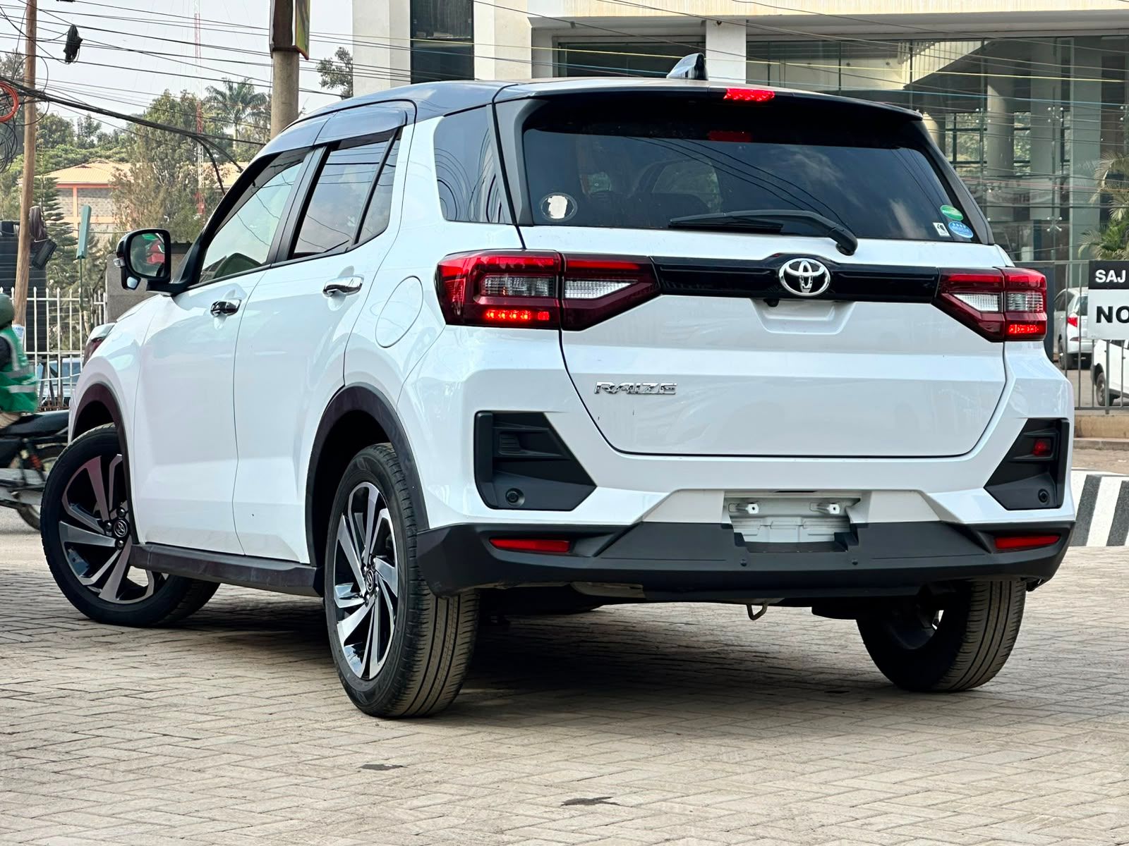 2020 Toyota Raize thumbnail 4