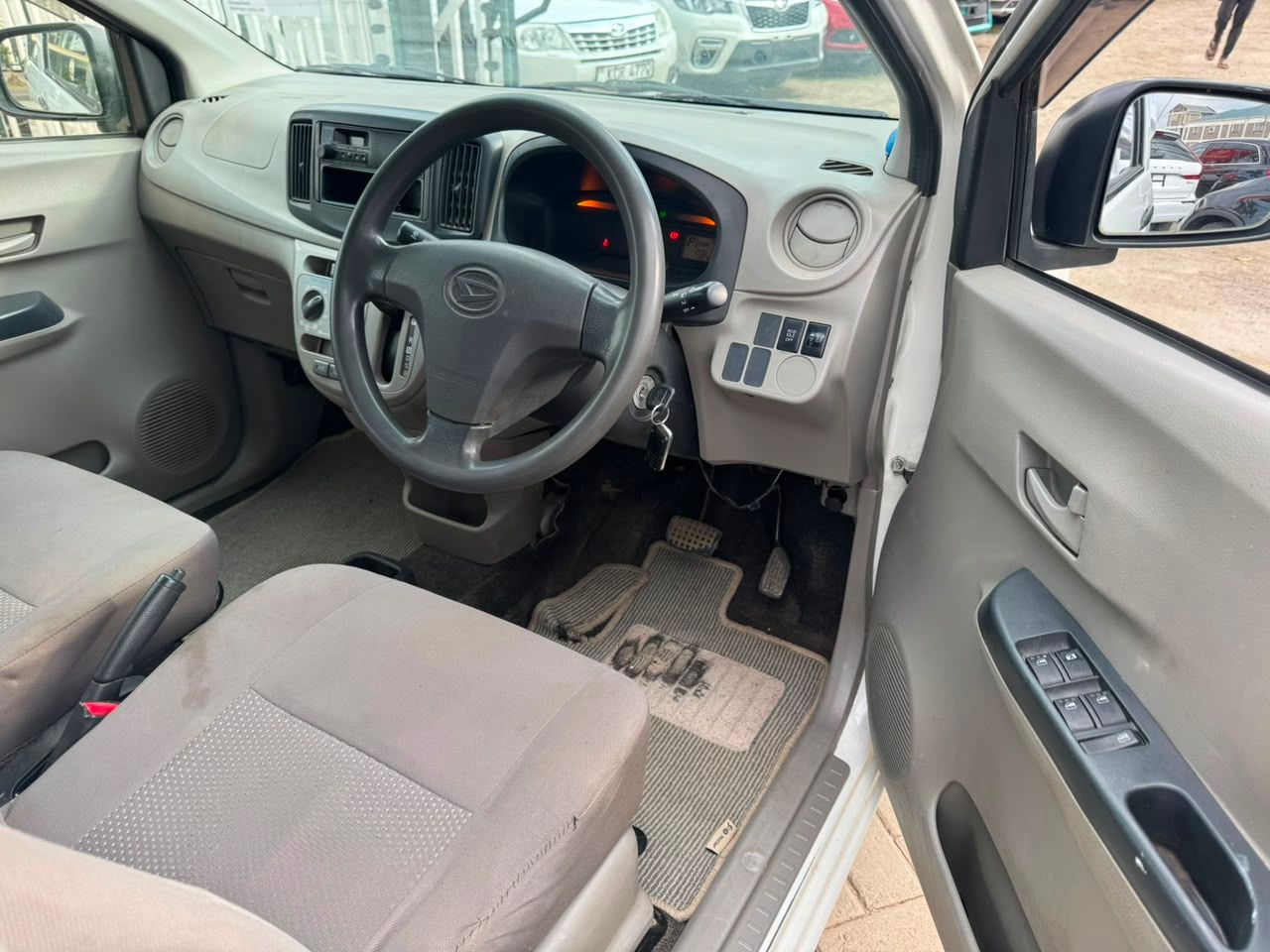 2016 Daihatsu Mira thumbnail 10