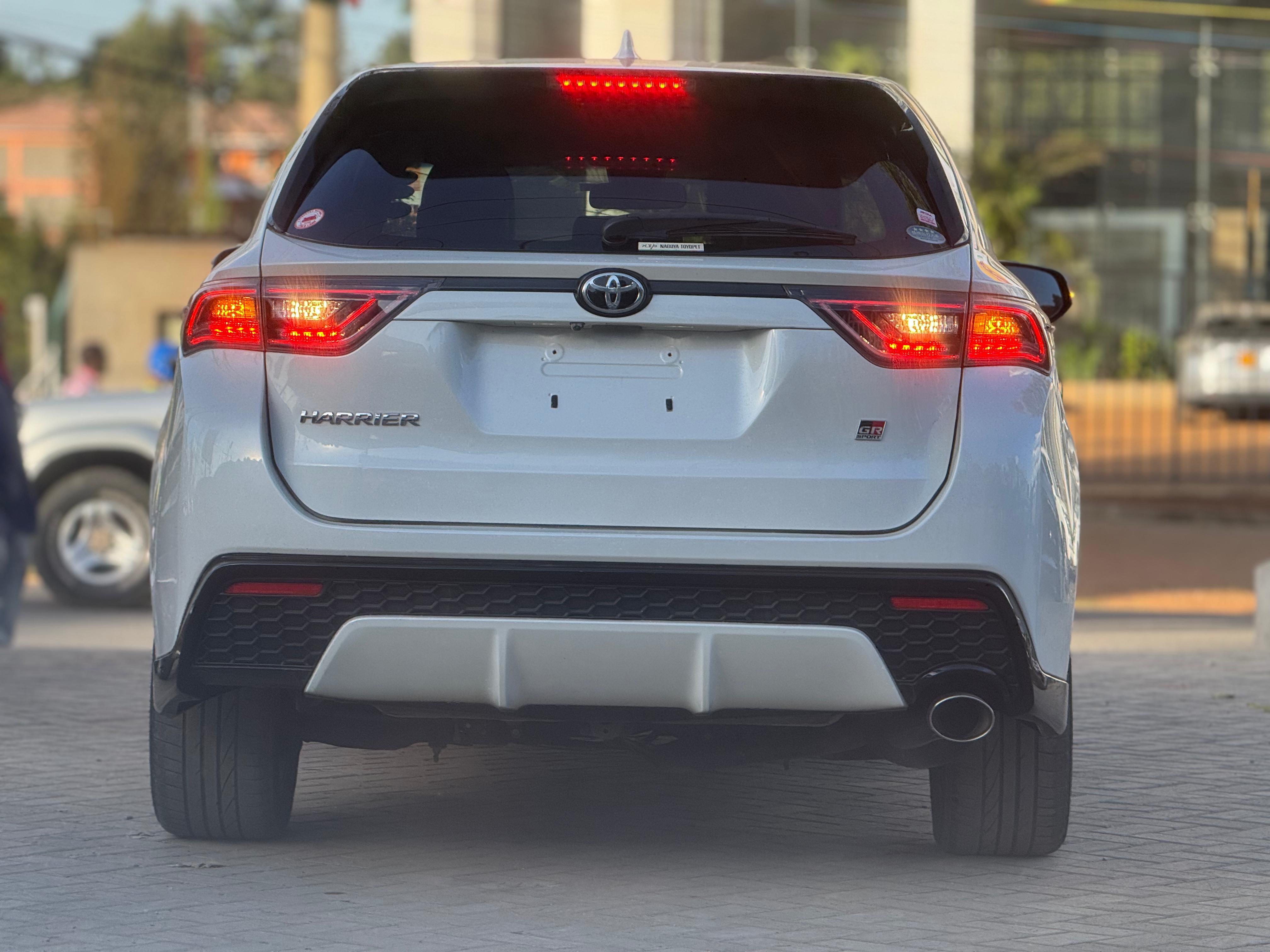 2019 Toyota Harrier - view 3
