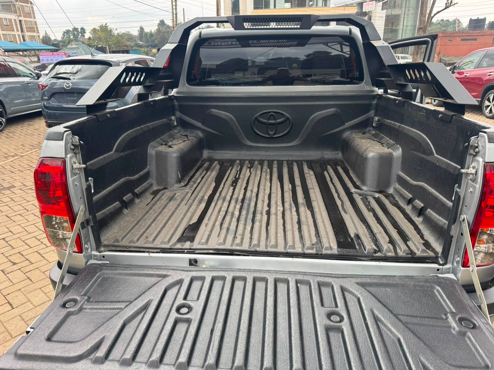 2018 Toyota Hilux thumbnail 11