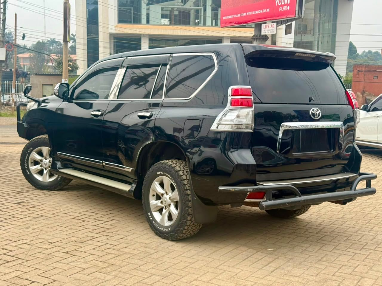2012 Toyota Land Cruiser Prado - view 3