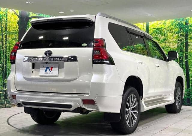 2019 Toyota LandCruiser Prado TXL - view 3
