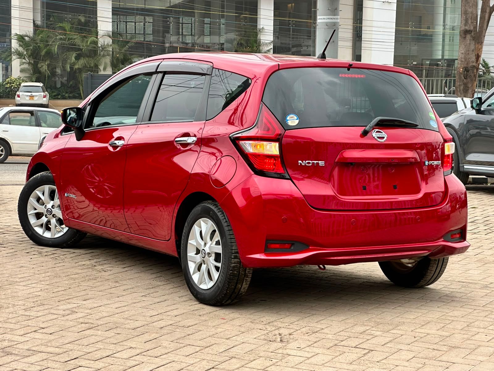 2019 Nissan Note E-power thumbnail 4