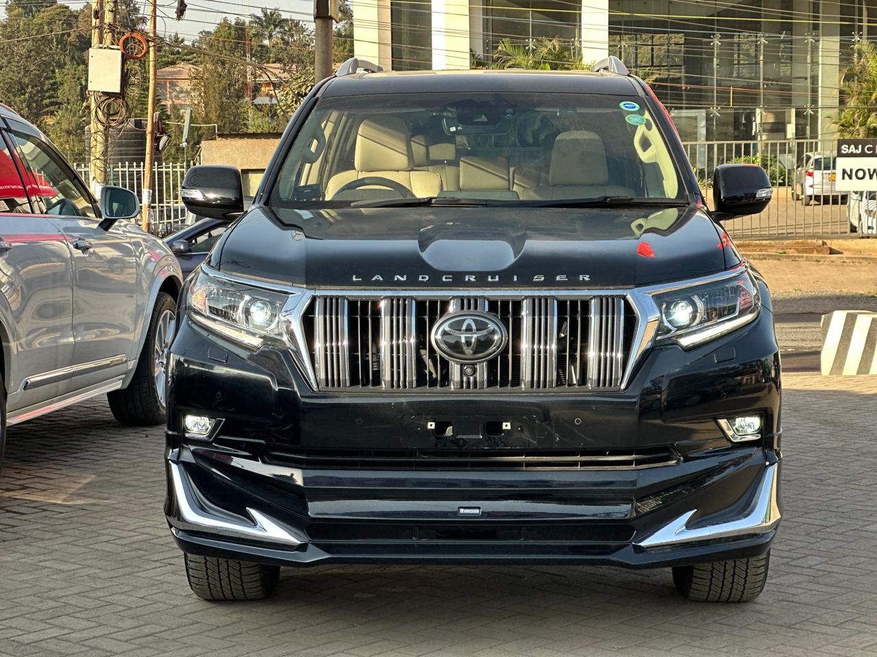 2021 Toyota Land Cruiser Prado TXL thumbnail 3