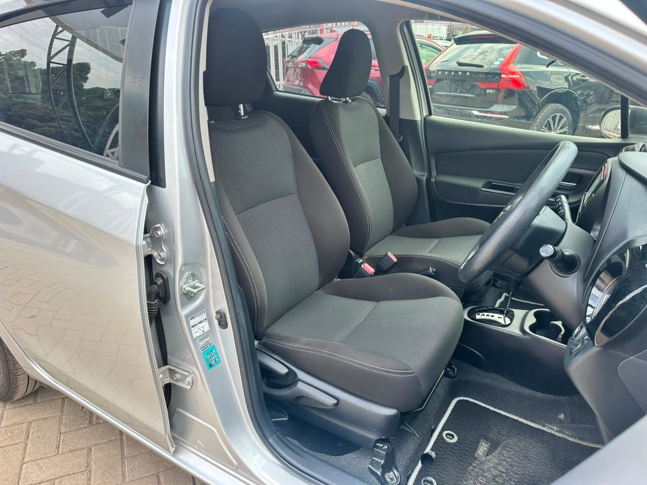 2019 Toyota Vitz thumbnail 7