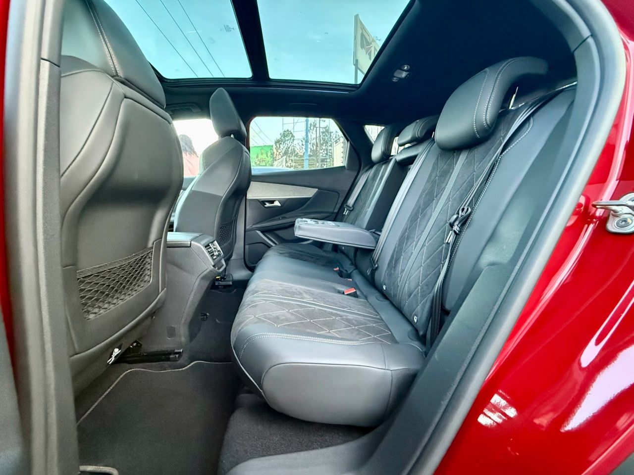 2019 Peugeot 3008 GT thumbnail 11