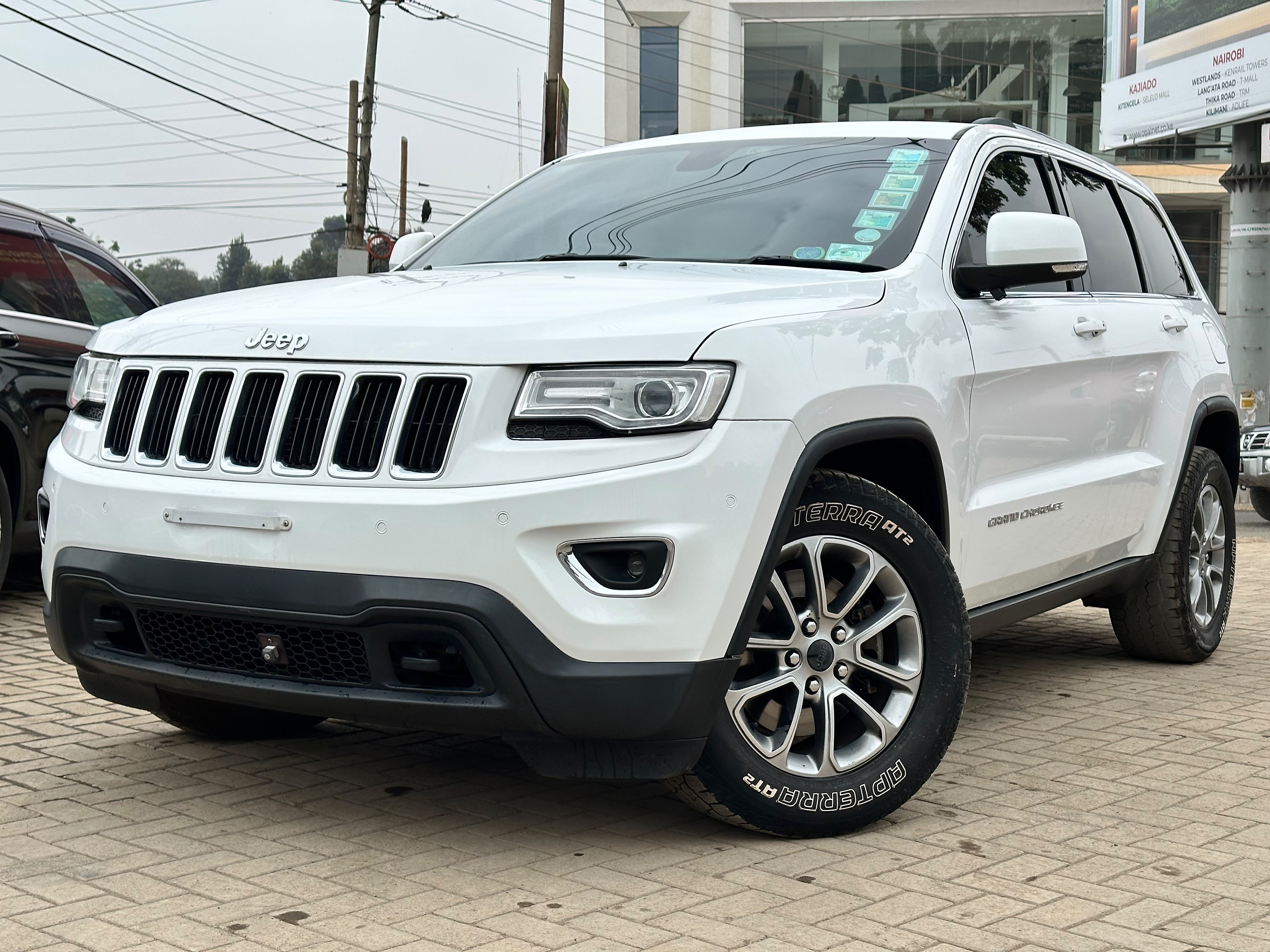 2014 Jeep Grand Cherokee - view 3