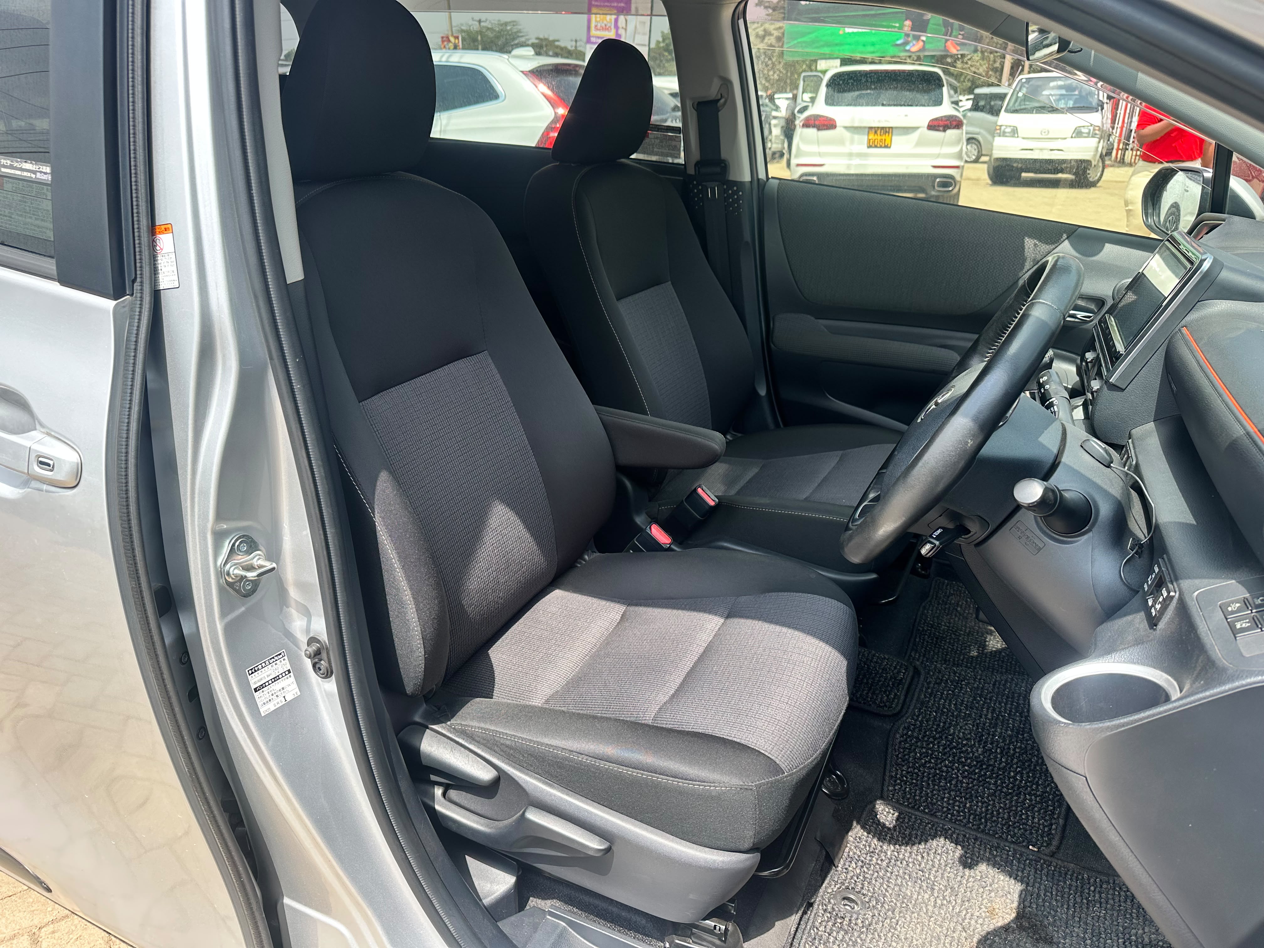 2019 Toyota Sienta thumbnail 7