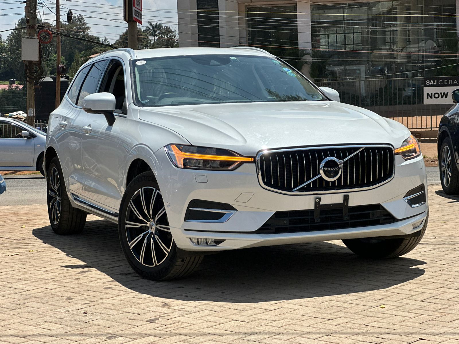 2020 Volvo XC60 B5 thumbnail 2