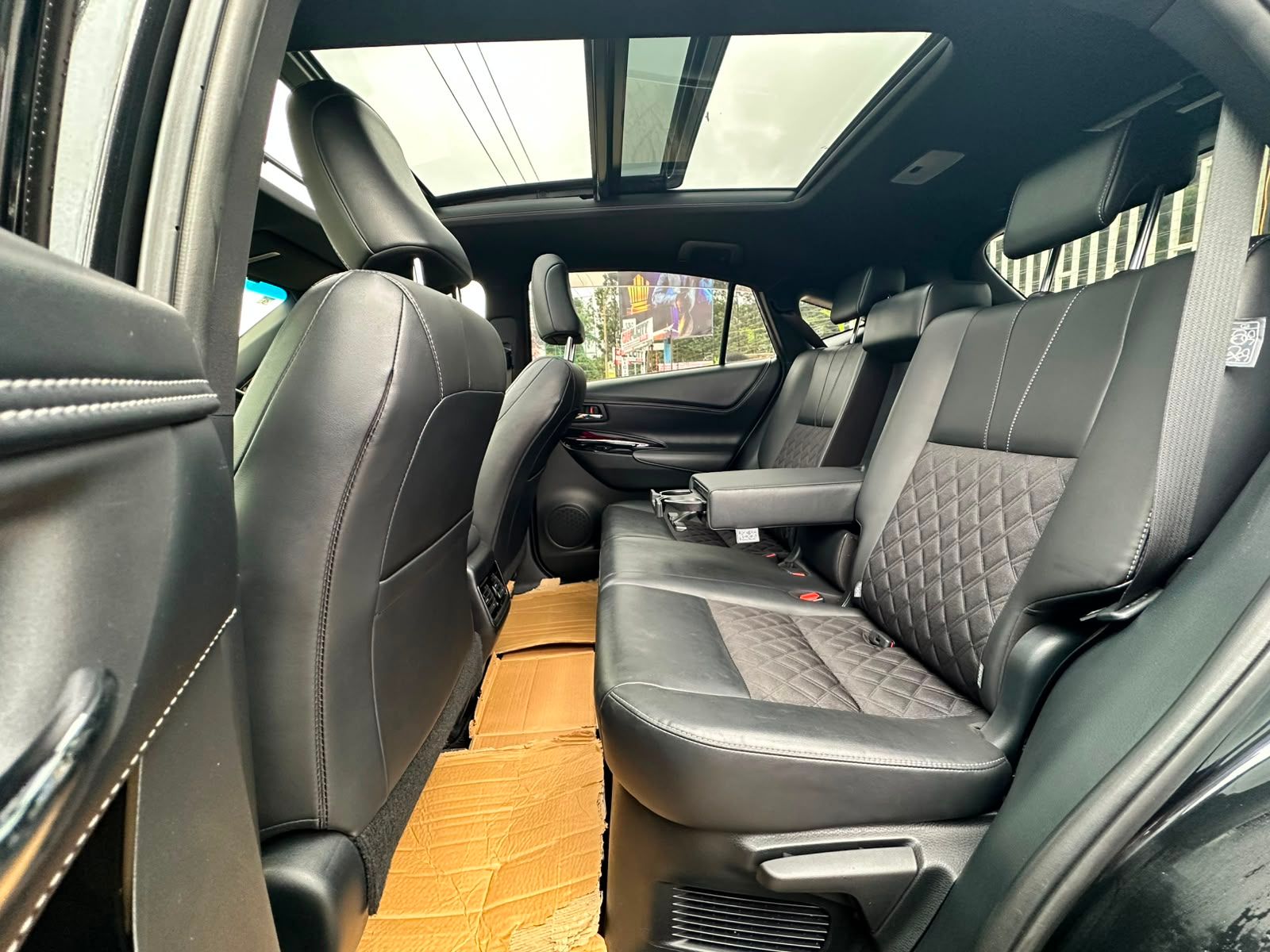2019 Toyota Harrier Premium thumbnail 11