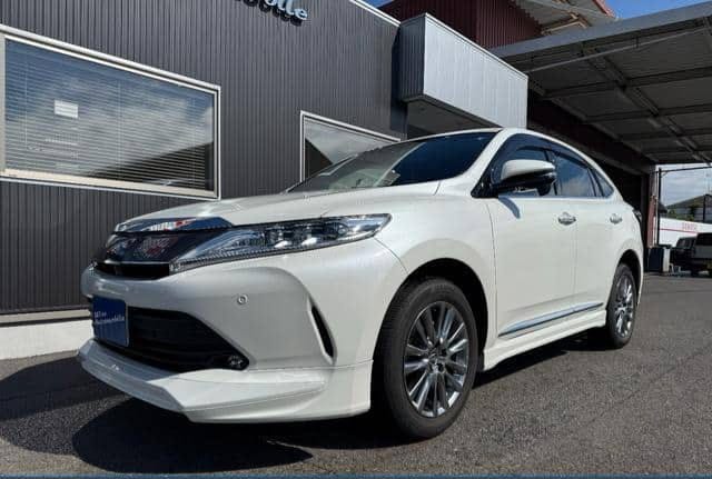 2019 Toyota Harrier - view 2