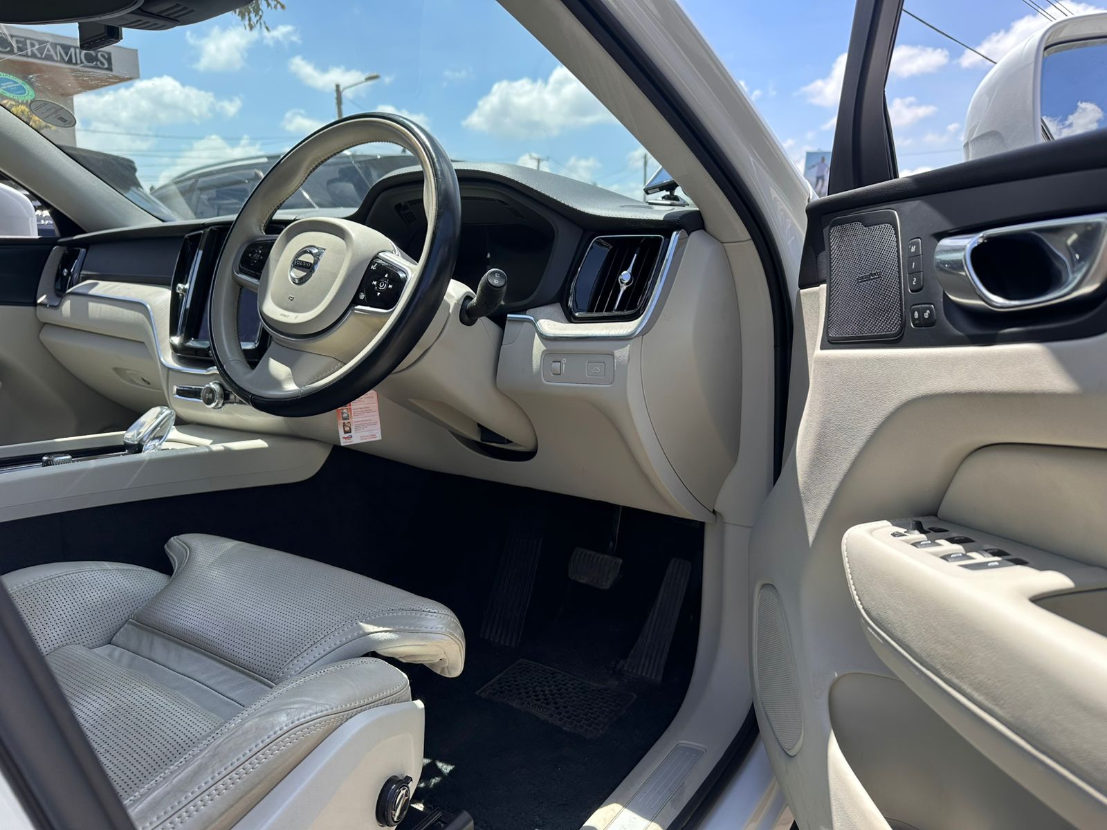 2020 Volvo XC60 B5 thumbnail 7