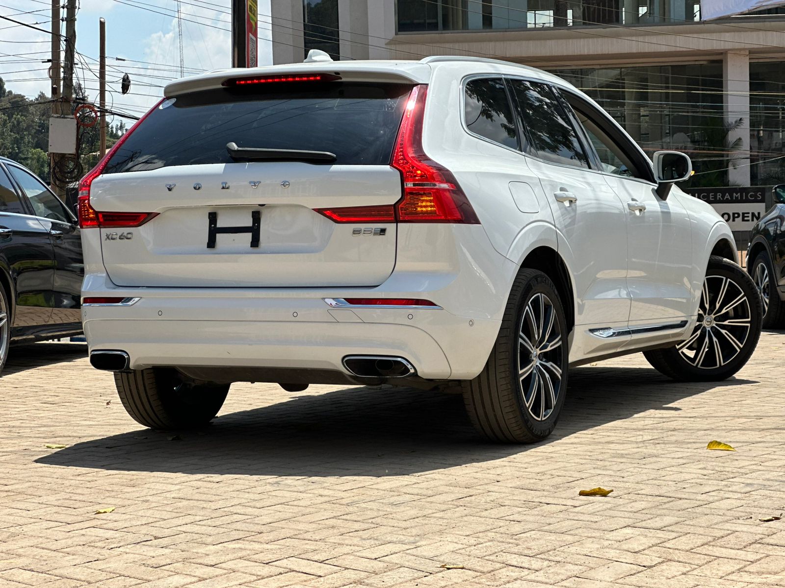 2020 Volvo XC60 B5 thumbnail 5