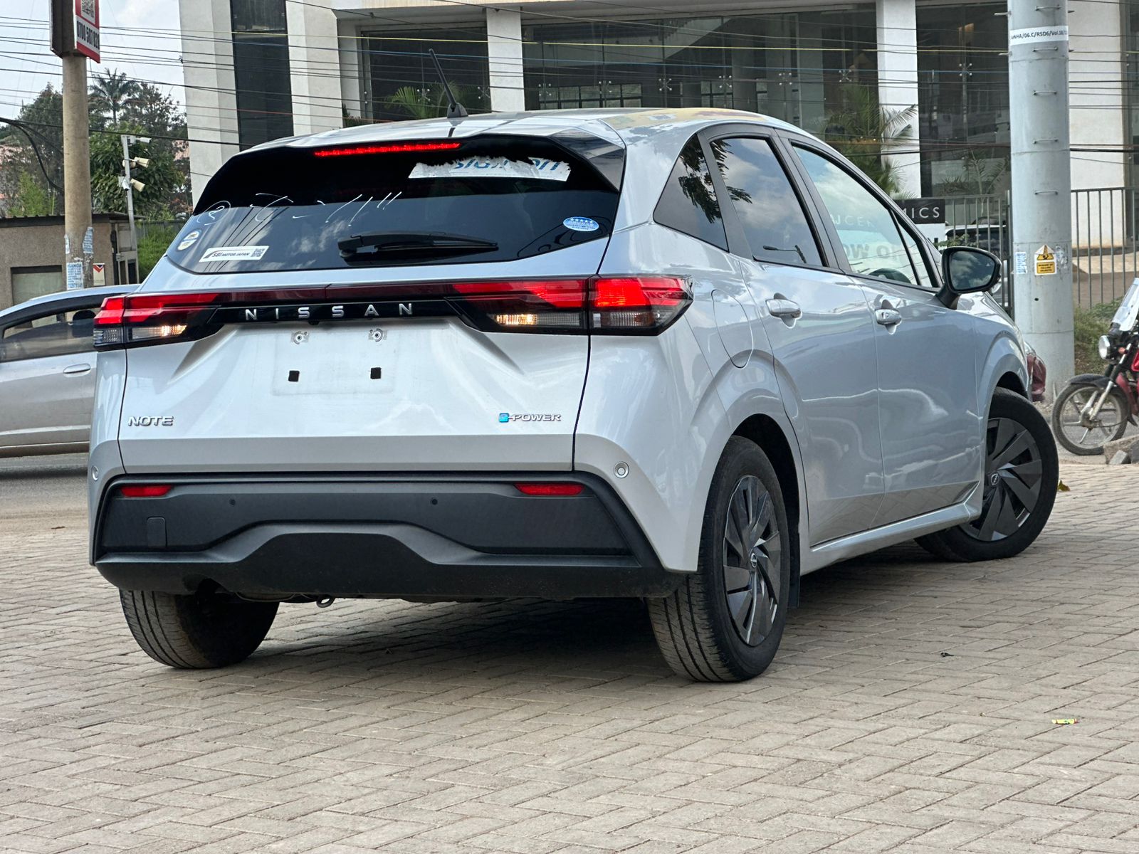 2021 Nissan Note e-Power thumbnail 4