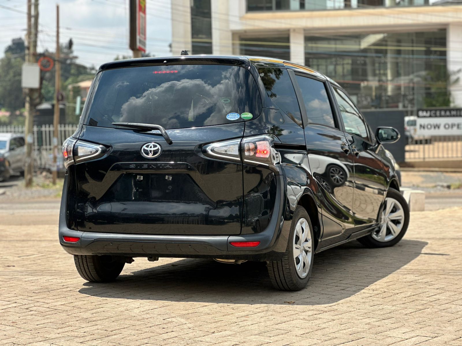 2019 Toyota Sienta Non Hybrid - view 3