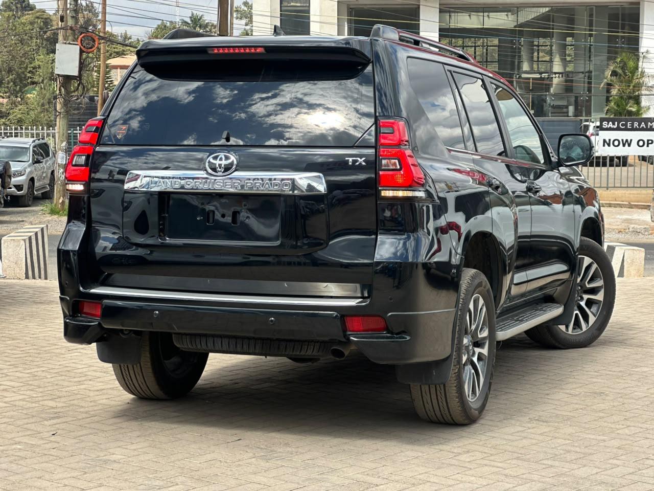 2019 Toyota Landcruiser  TX  thumbnail 4