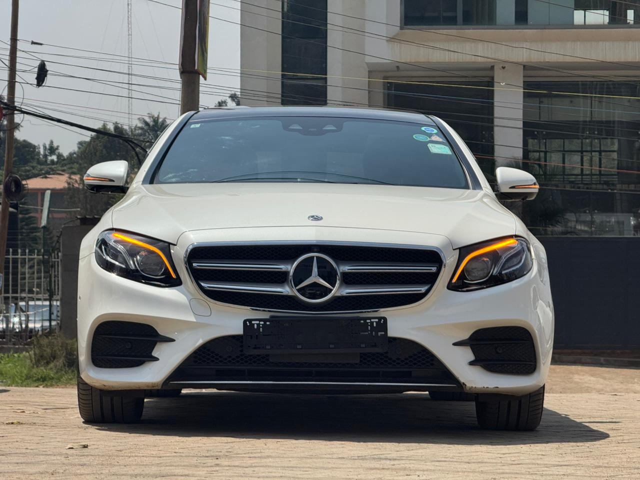 2019 Mercedes Benz E250 thumbnail 3