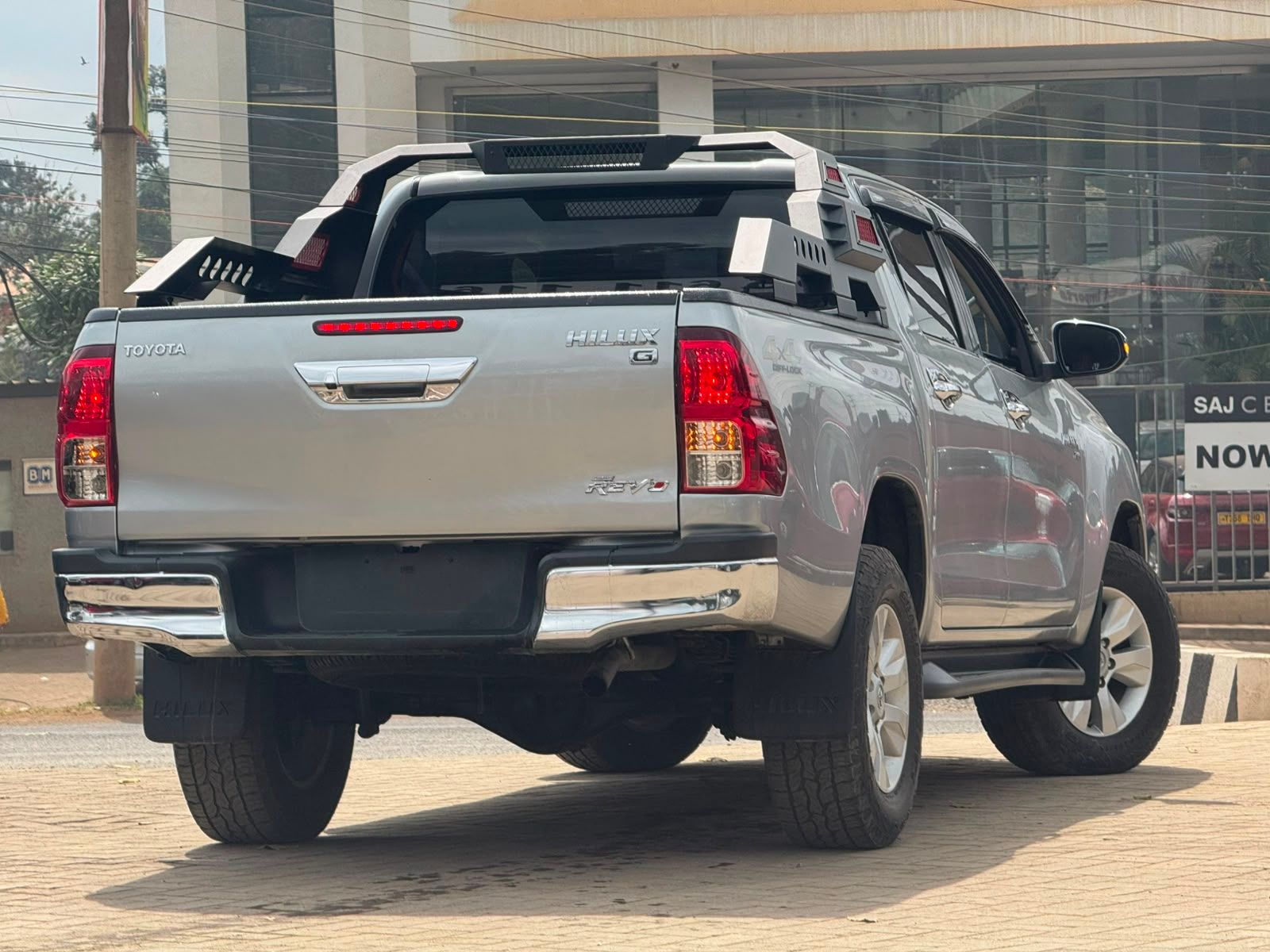 2018 Toyota Hilux thumbnail 4