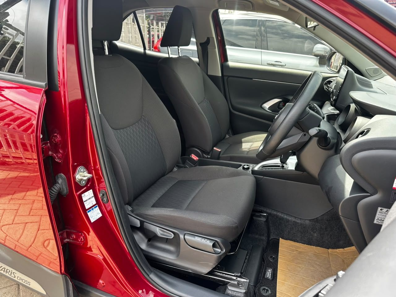 2021 Toyota Yaris Cross E-Four thumbnail 9