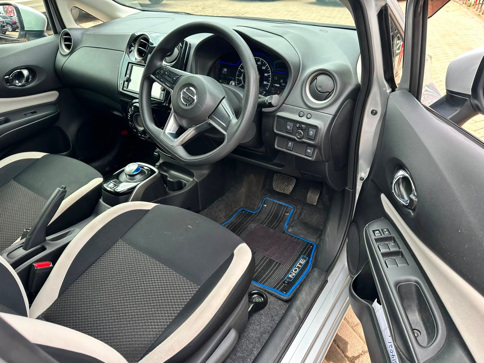 2020 Nissan note e-power thumbnail 6