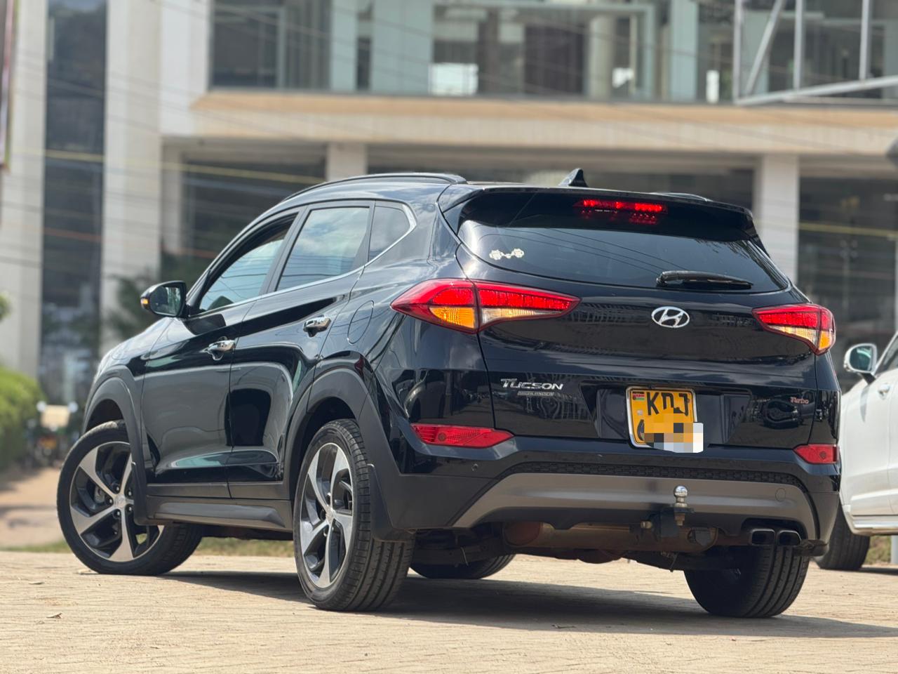 2016 Hyundai Tucson thumbnail 4