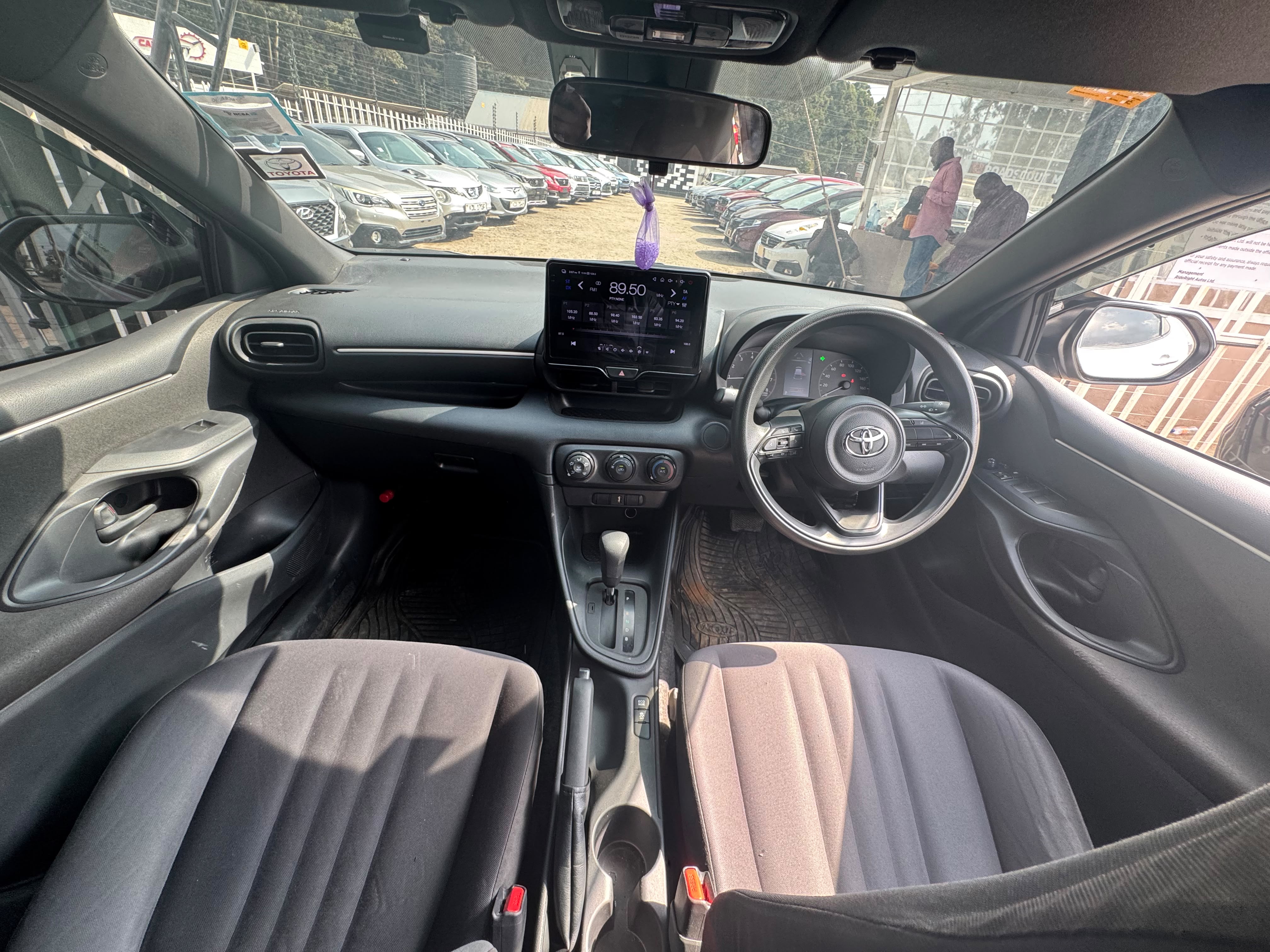 2020 Toyota Yaris thumbnail 9