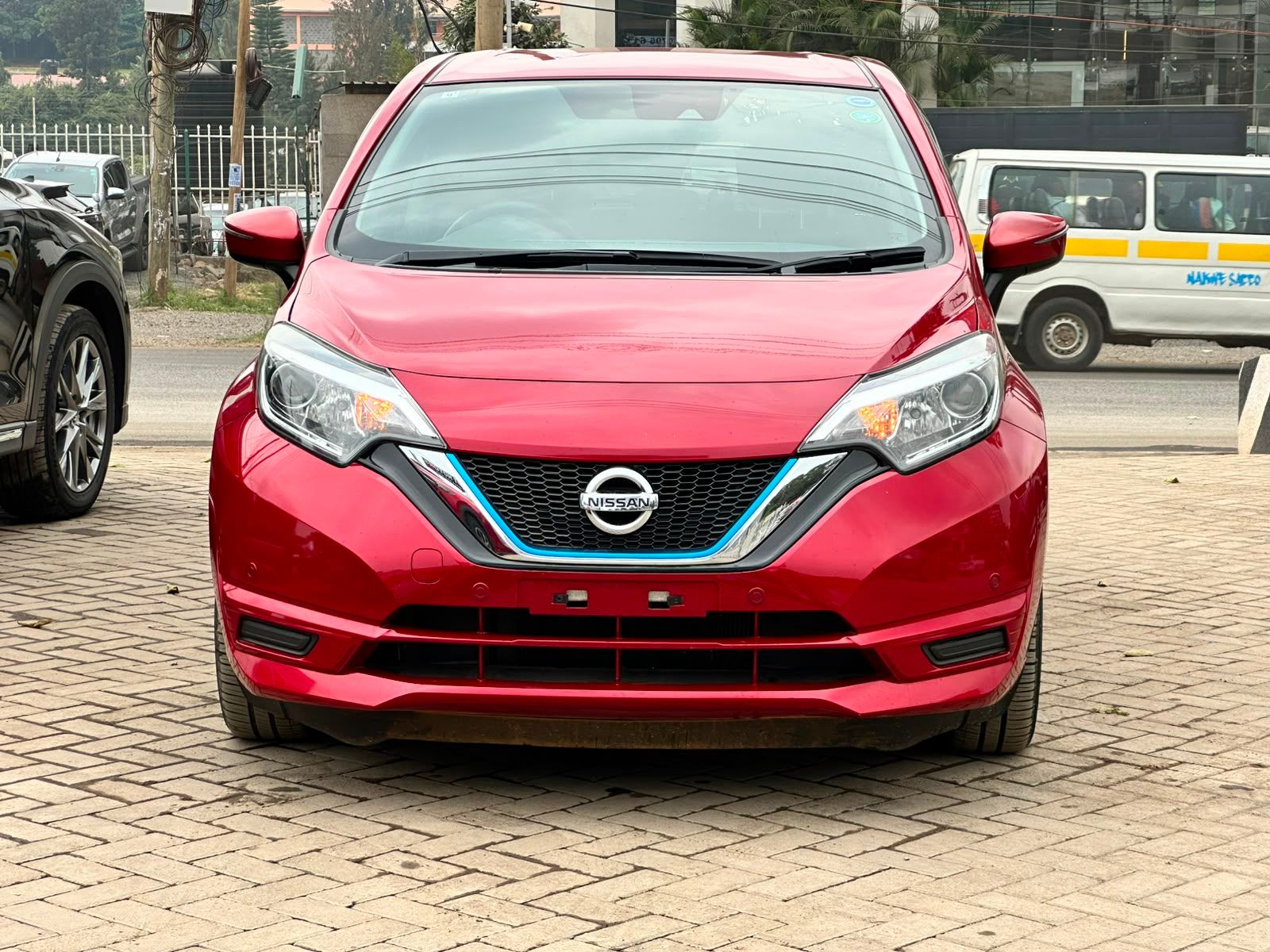2019 Nissan Note E-power - view 3