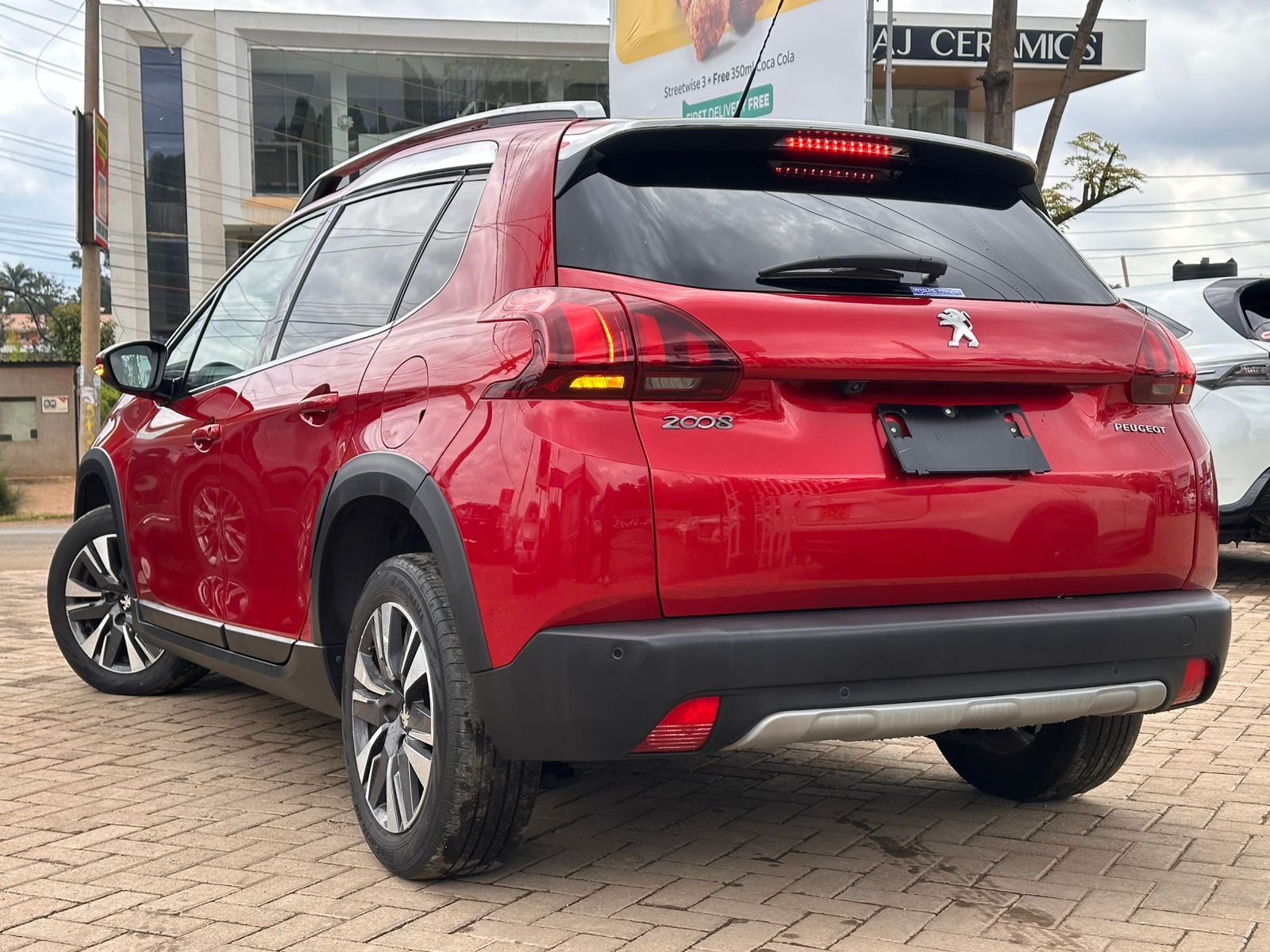 2019 Peugeot 2008 - view 3