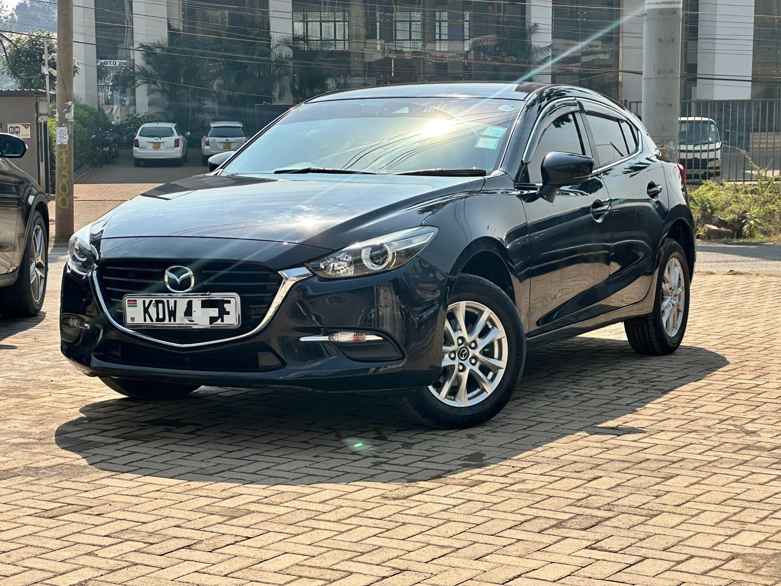 2018 mazda axela thumbnail 3