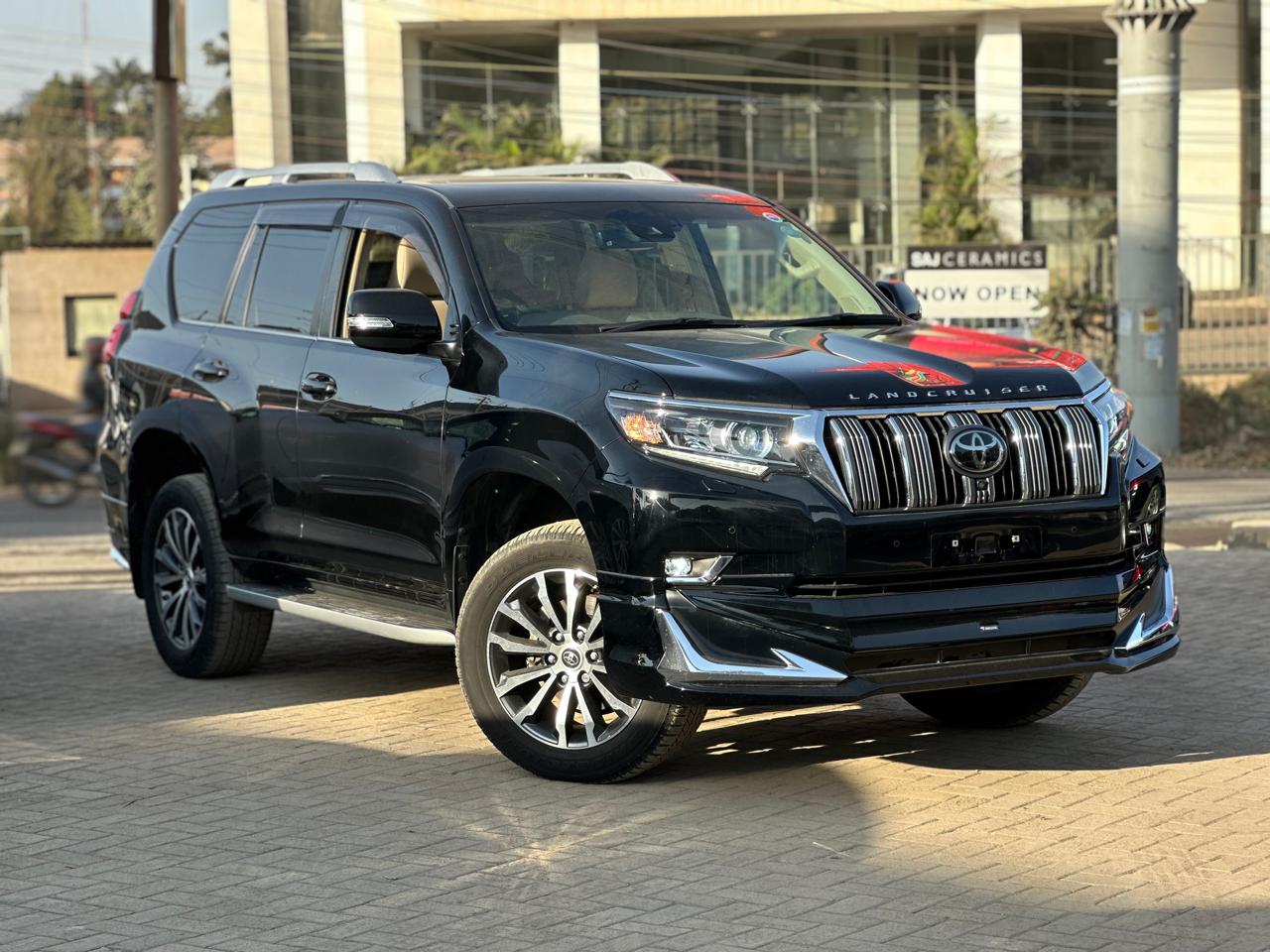 2021 Toyota Land Cruiser Prado TXL thumbnail 2