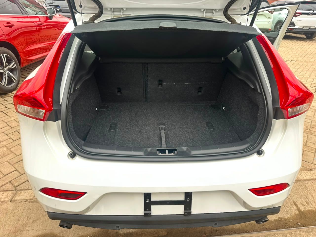 2019 Volvo V40 T3 Cross Country  thumbnail 15