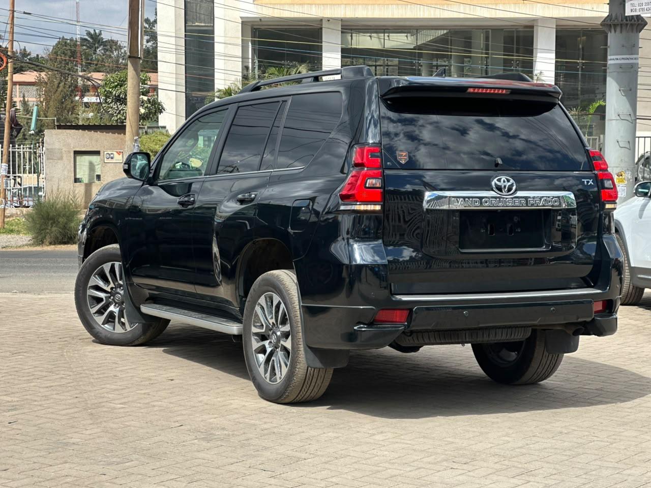 2019 Toyota Landcruiser  TX  thumbnail 5