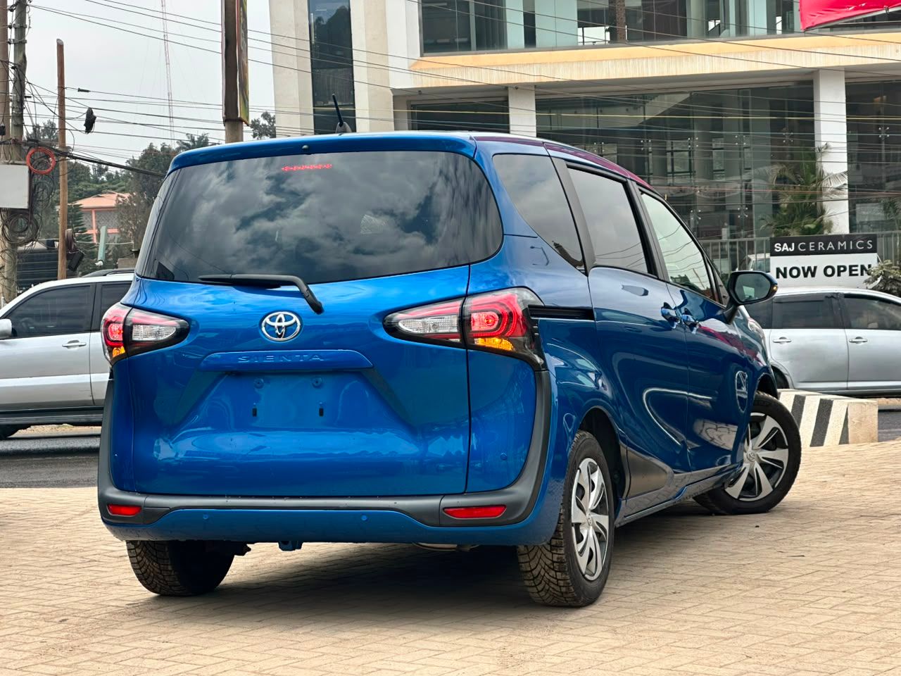 2020 Toyota Sienta  thumbnail 5