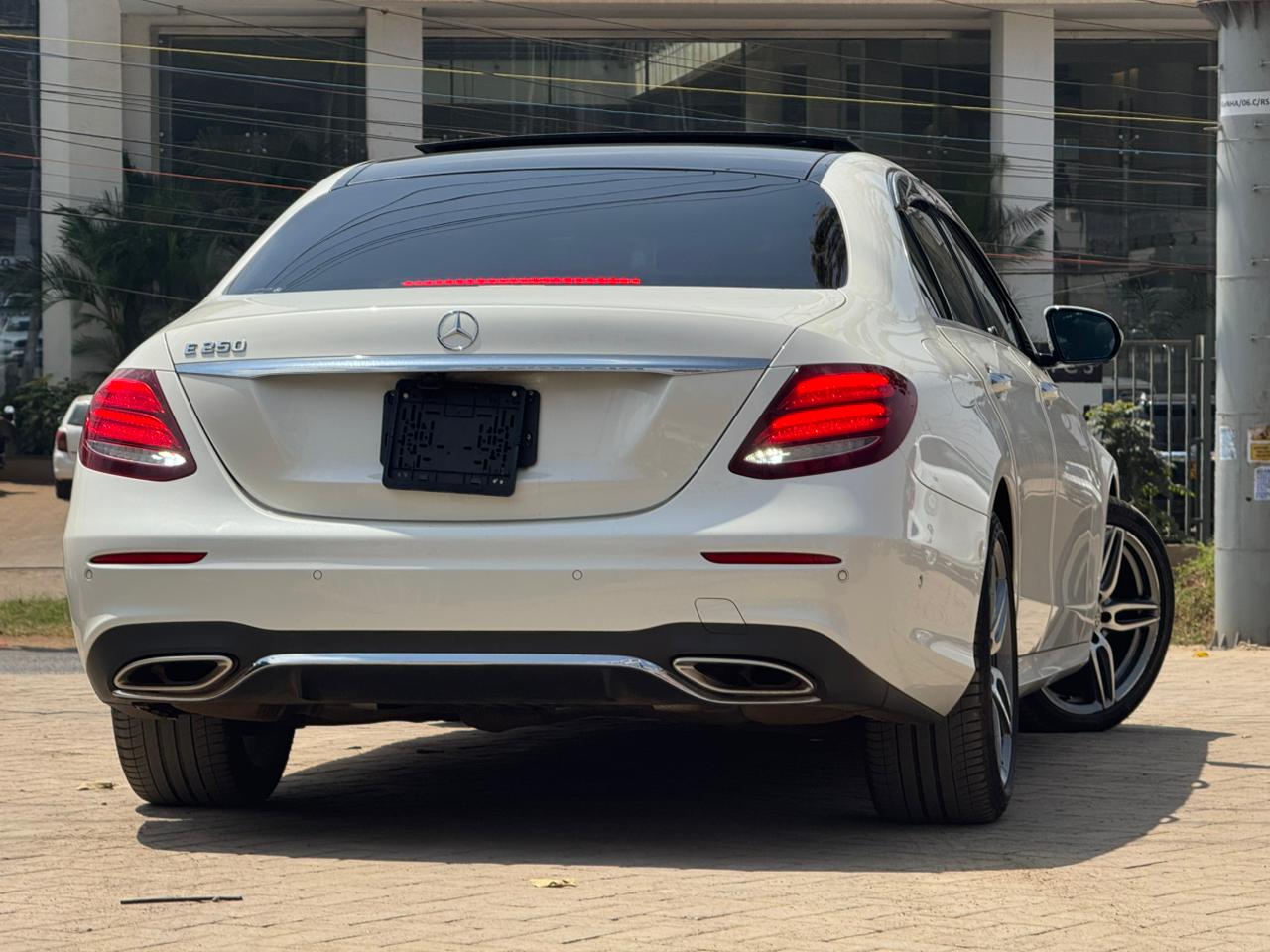 2019 Mercedes Benz E250 thumbnail 4