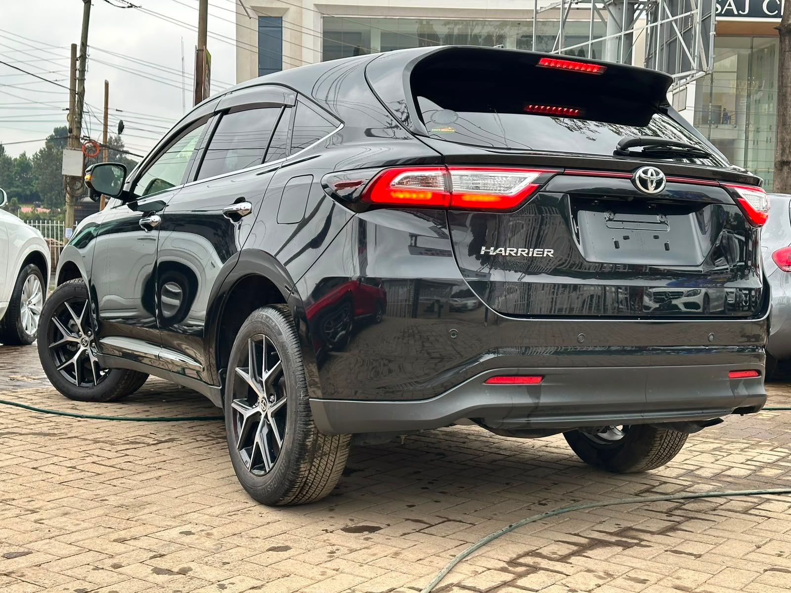 2019 Toyota Harrier Premium thumbnail 4