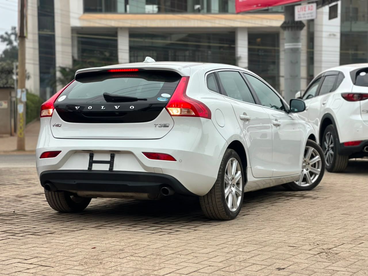 2019 Volvo V40 T3 Cross Country  thumbnail 5