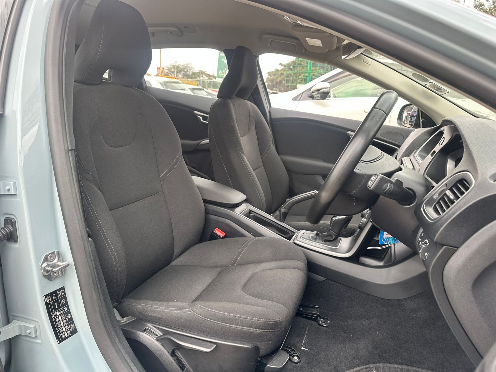 2019 Volvo V40 T2 thumbnail 7