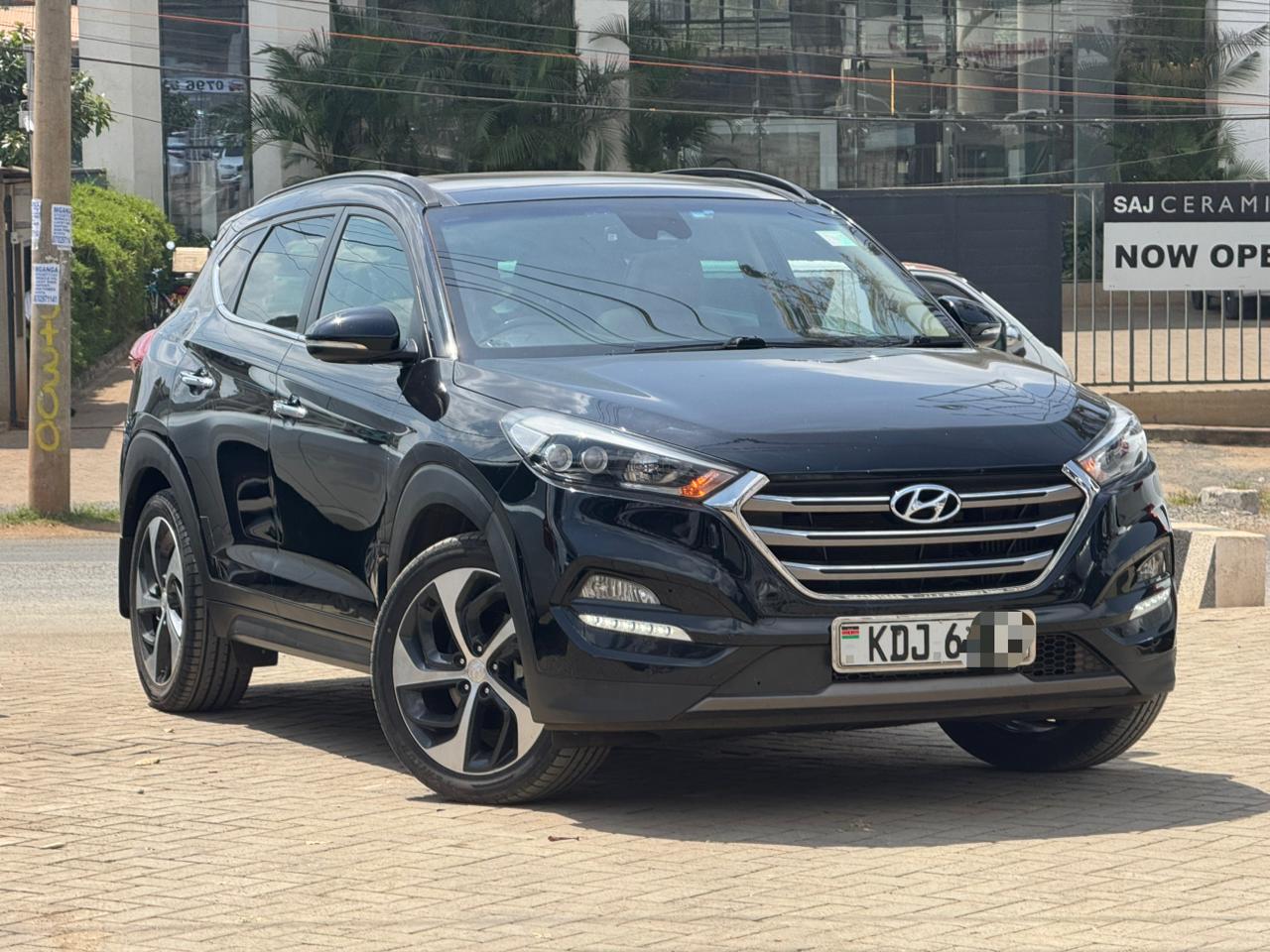 2016 Hyundai Tucson thumbnail 2