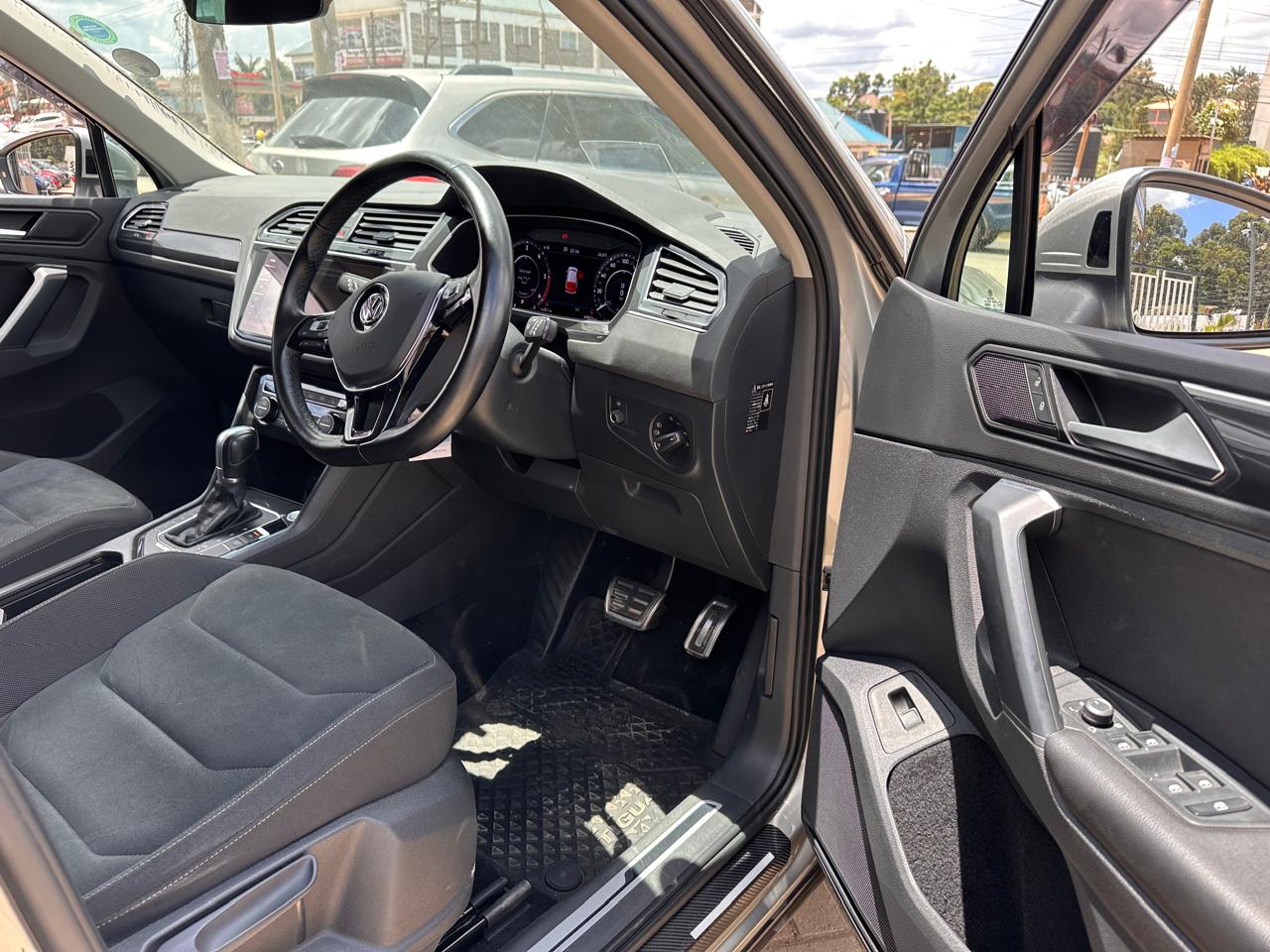 2018 Volkswagen Tiguan thumbnail 8