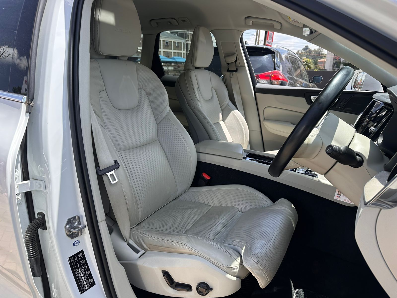 2020 Volvo XC60 B5 thumbnail 8