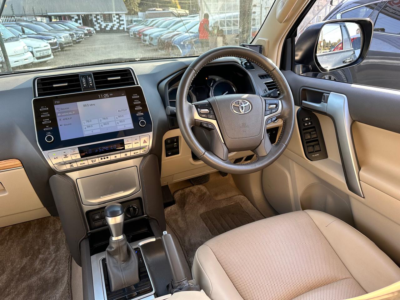 2021 Toyota Land Cruiser Prado TXL thumbnail 12