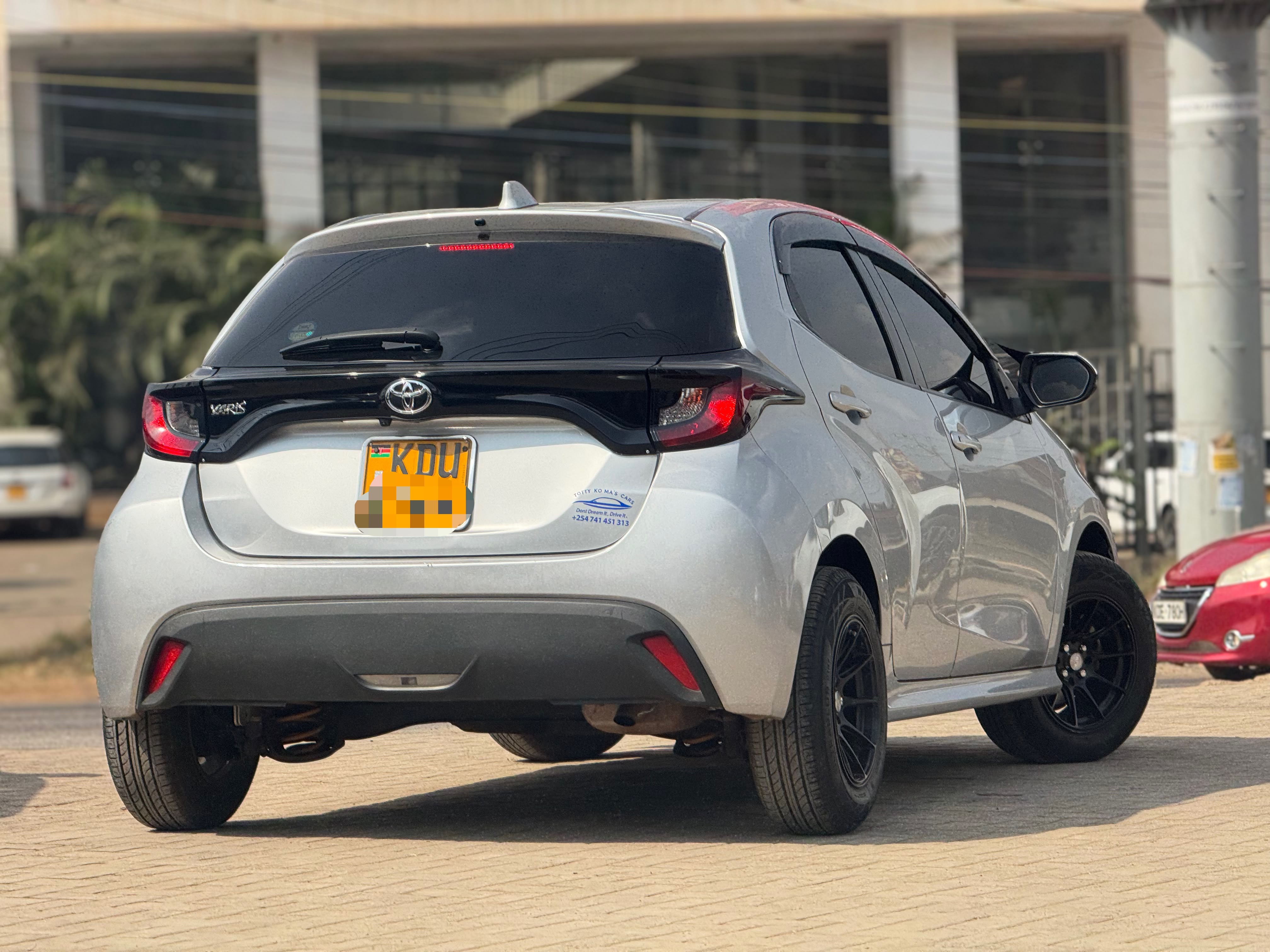 2020 Toyota Yaris thumbnail 5
