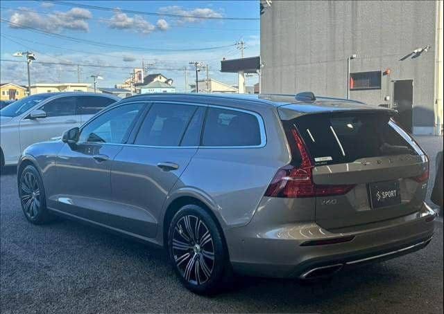 2019 Volvo V60 T5 thumbnail 9
