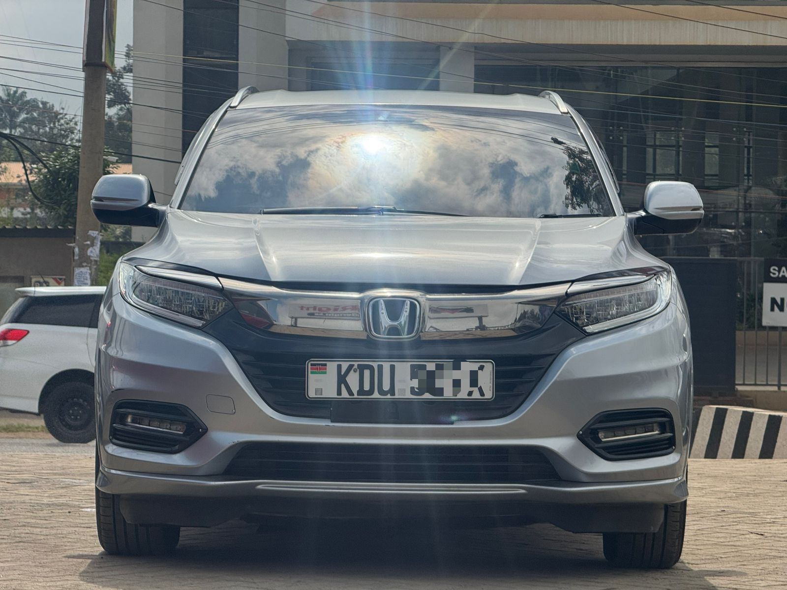 2018 Honda Vezel Hybrid thumbnail 3